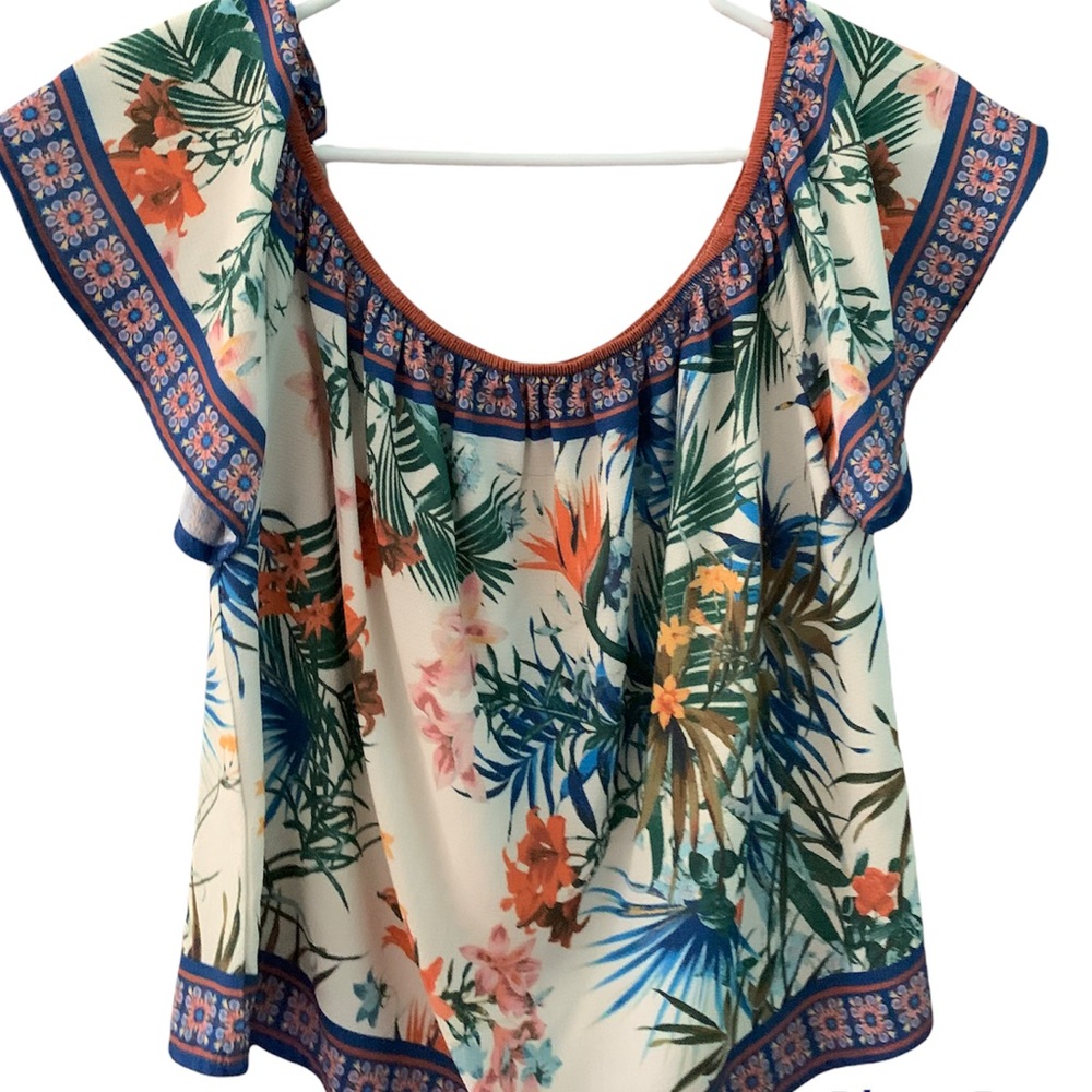 Womens top Flying Tomato floral print Size S